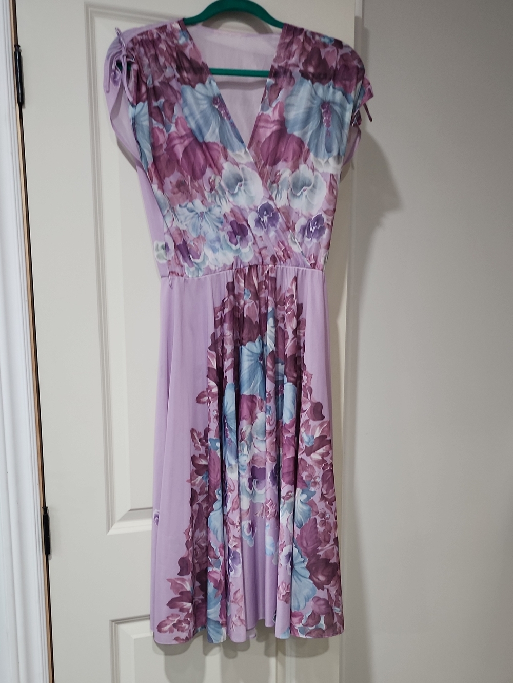 VINTAGE Lavender Floral V-Neck Midi Dress